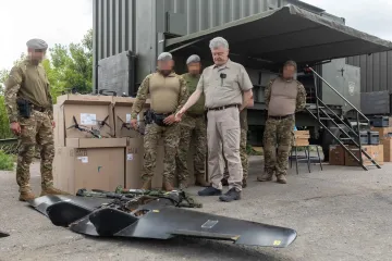 Порошенко показал "трофей из-под Покровска": волонтеры узнали украинский БПЛА (фото)