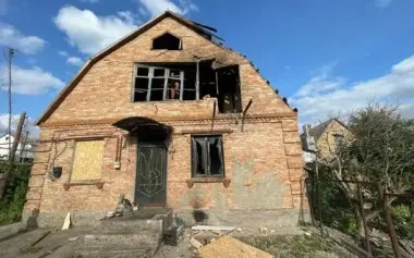 Russian forces launch around 20 attacks on Nikopol district in one day, one person killed. PHOTOS