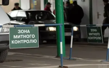 Українці продовжують масово виїжджати за кордон: в чому причина
