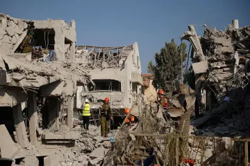 Погибшие люди и разрушенные дома: в Израиле показали последствия атаки Ирана (фото)