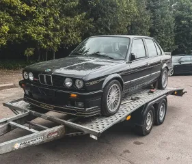 Настоящие раритеты: в Украину привезли ценные коллекционные спорткары BMW (фото)