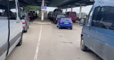 Украинцы все чаще уезжают за границу