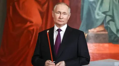 Зеленський: Путін залізає під самісінький дзвін та каже, як кому молитися