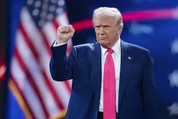 Трамп заробив мільйони доларів на криптовалюті та сувенірах