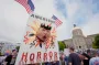 День рождения Трампа американцы отметили масштабными протестами: фото
