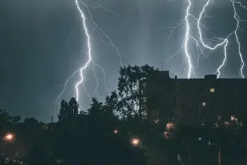 Эти шесть вещей ни в коем случае нельзя делать во время грозы: можно вызвать пожар или травмироваться