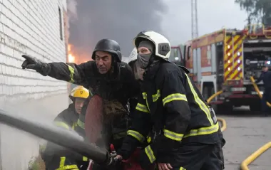 Одна з найбільших атак: кадри наслідків удару росіян по Кременчуку