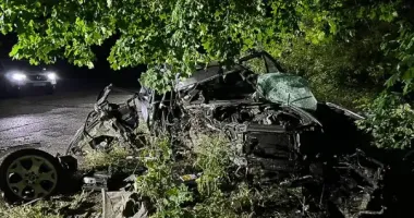 На Одещині п'яний водій BMW Х5 врізався в дерево: загинув 17-річний юнак, є постраждалі