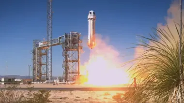 Эколог, пчеловод и юрист: Blue Origin показала участников 13-го полета в космос (фото)