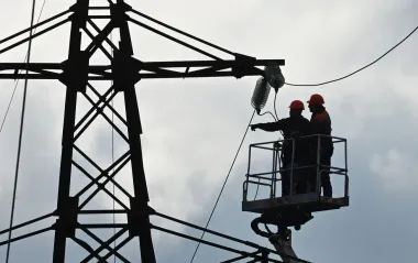 За двое суток ДТЭК вернул свет 76 тысячам семей после обстрелов
