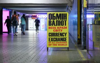 Долар подорожчав, євро знову перевищив позначку 48 гривень: офіційні курси
