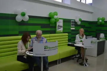 Отримали "сюрприз" після зняття депозиту: у ПриватБанку пояснили, чому видають "не такі" долари