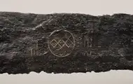 У Нідерландах знайшли рідкісний тисячолітній меч з символами вірності