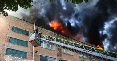 На Рівненщині горіла триповерхова будівля