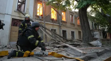 В Одессе в результате ночной атаки пострадали 13 человек, поврежден инклюзивный центр (видео)