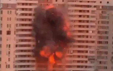 Russian strike drone hits residential high-rise building during attack on Kyiv. VIDEO