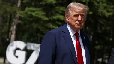 Трамп назвал причины нежелания вводить жесткие санкции против России