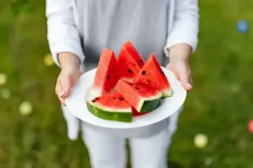 Как узнать еще в магазине, что арбуз сладкий и спелый: 3 лайфхака, о которых никто не знает