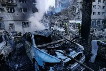 Є загроза обвалу, кількість людей під завалами невідома: ДСНС про "приліт" у будинок в Києві