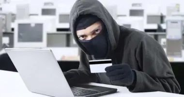 Жителька Тернополя переказала шахраям майже 100 тисяч гривень