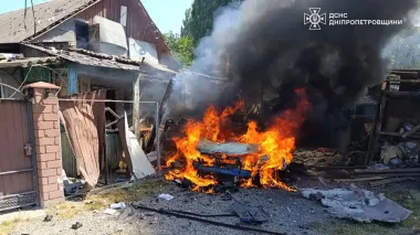 Росіяни вдарили по авто у Нікополі: загинув чоловік