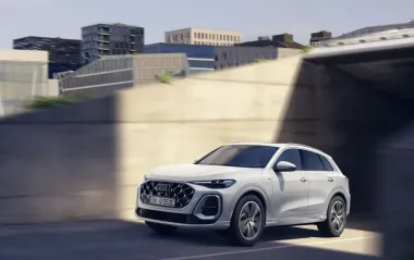 Кроссовер Audi Q5 получил мощную гибридную версию: впечатляет дизайном и характеристиками