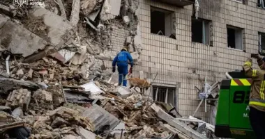 В Киеве из-под завалов дома достали тела пяти погибших: поиски продолжаются