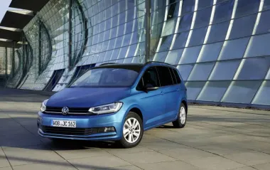Touran больше не тот: Volkswagen отказывается от дизеля и удивляет дизайном