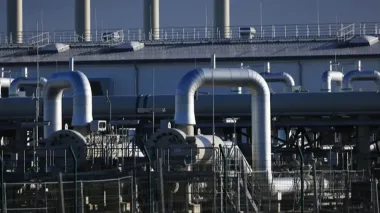 Єврокомісія пропонує поетапно повністю зупинити імпорт газу та нафти з РФ до кінця 2027 року