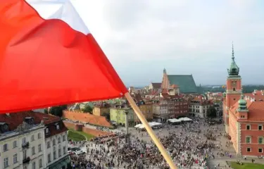 Польща оновила правила перебування для іноземців — який документ тепер пред'являтимуть українці