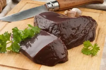 Чи потрібно мити печінку перед приготуванням: що радять кухарі та експерти