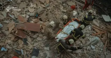 У Києві 14 жертв: з-під завалів багатоповерхівки деблокували тіло ще одного загиблого