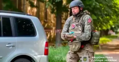 В Киеве взрывотехники прямо в руках выносили неразорванные кассетные боеприпасы из квартир