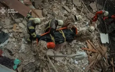 Man’s body pulled from Kyiv rubble; parents had waited at the ruins all day
