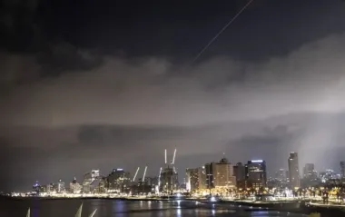 Иран запустил несколько волн ракет по Израилю: что известно