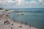 Настоящее нашествие: во время отдыха на украинском пляже семья обнаружила, что их вещи "захватили" сотни пчел (видео)