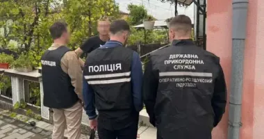 На Волыни правоохранители задержали злоумышленника, который за 14 000 долларов переправлял мужчин за границу