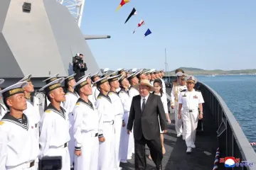 Двух генералов Ким Чен Ына срочно удалили с официальных фото после неудачи с эсминцем (фото)