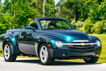 Необычный раритет: на продажу выставили редкий пикап-кабриолет в новом состоянии (фото)