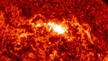 Только что произошла самая мощная вспышка на Солнце: часть Земли осталась без связи (фото)