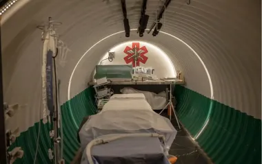 Журналісти побували в підземному шпиталі на лінії фронту, побудованому "Метінвестом"