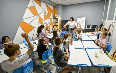 До 12 часов без света. Украинские школы подготовят к работе во время блэкаутов