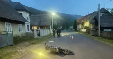 На Закарпатье 16-летний мотоциклист врезался в мостик: погиб несовершеннолетний пассажир