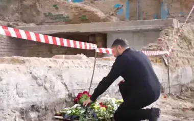 Zelenskyy visited site of Russian strike on building in Kyiv: "This is reminder to world that Russia chooses murder". VIDEO