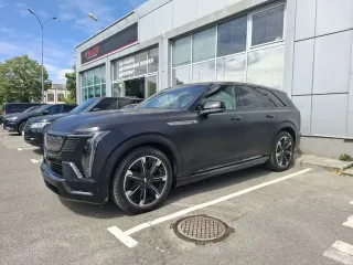 Цена $150 000 и запас хода 725 км: в Украину привезли электрокар Cadillac Escalade (фото)