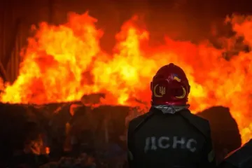 В Харькове прогремели взрывы: российские дроны ударили в районе жилой застройки, поднялся пожар
