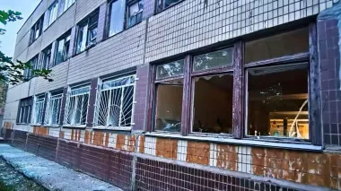 Россияне ударили по Никопольщине: 1 раненый, повреждены предприятия и учебные заведения