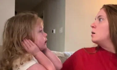 Женщина снимала милое видео с дочерью, но внезапно услышала звук, от которого стынет кровь