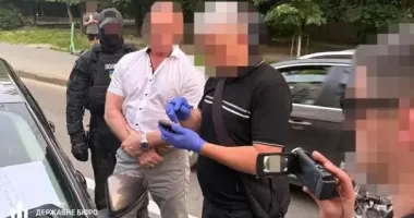 Во Львовской области задержали чиновника Службы судебной охраны, который за 4000 долларов обещал устроить на работу