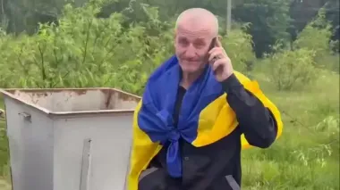 "Я три роки за нього молився": звільнений з полону одразу зателефонував сину на фронт